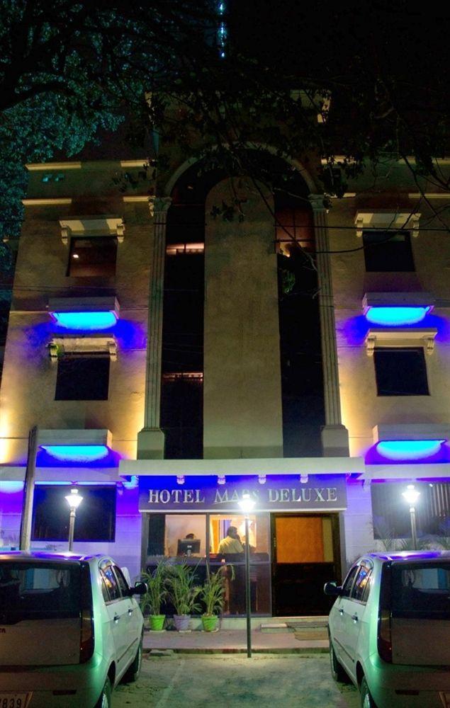 Deluxe Hotel Chennai Esterno foto