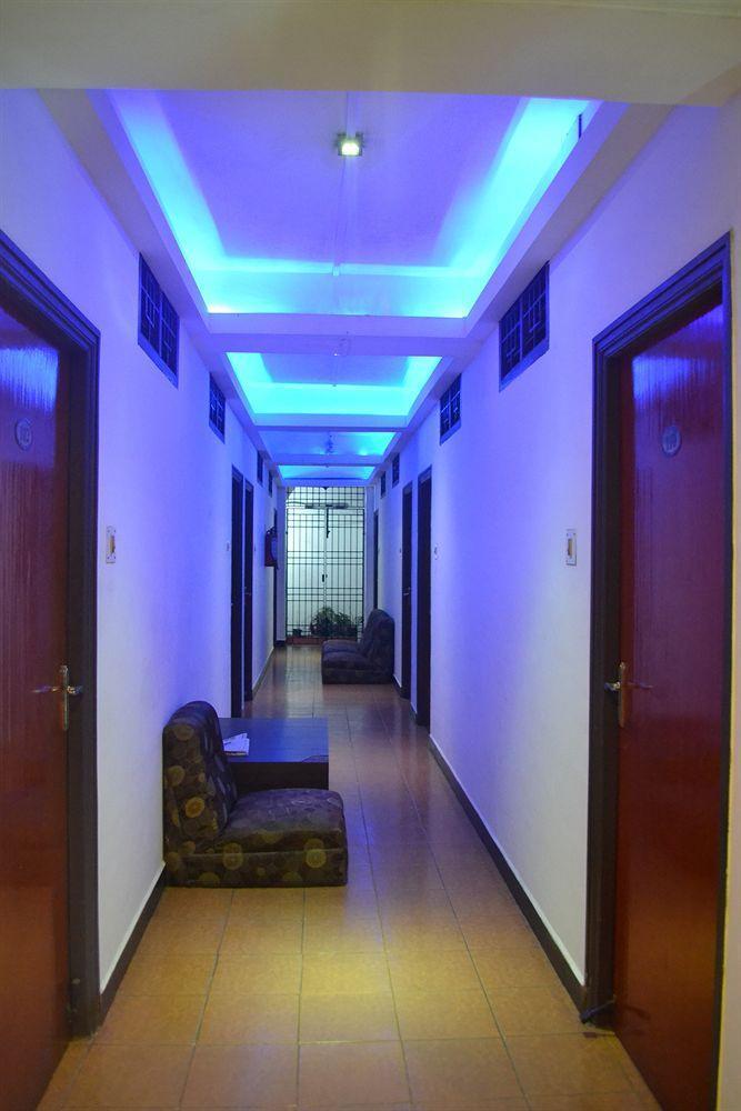 Deluxe Hotel Chennai Esterno foto
