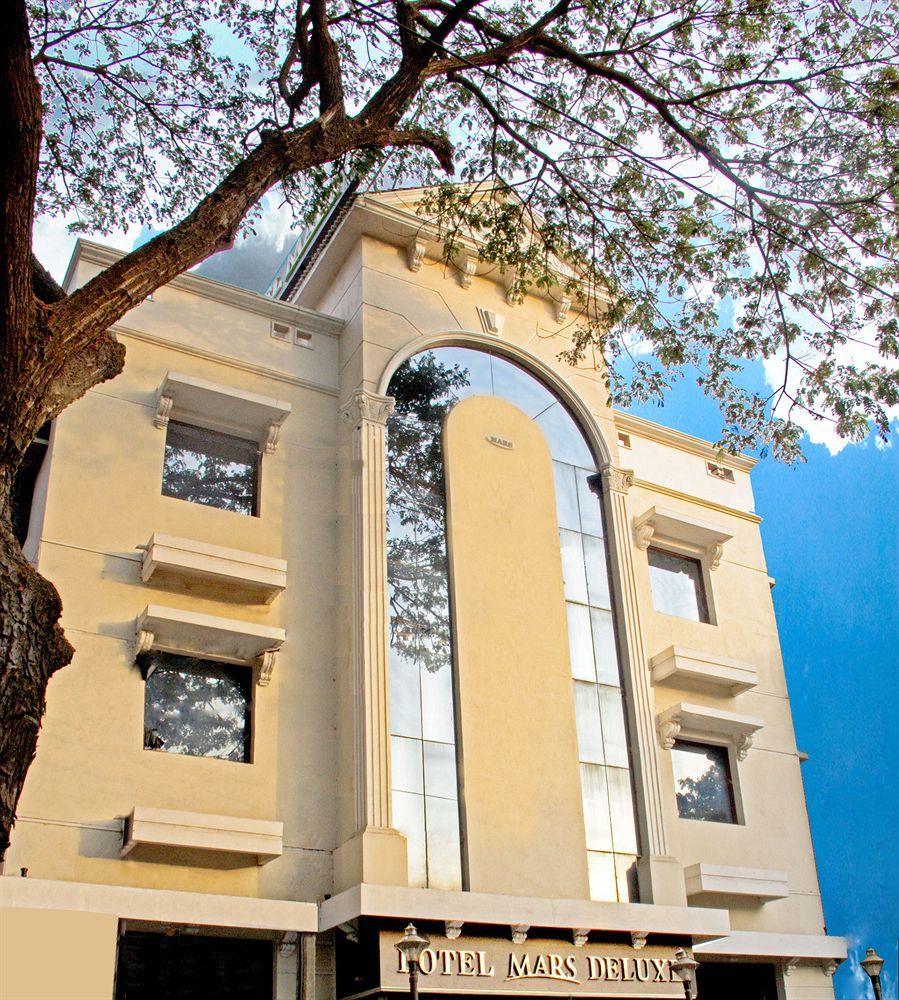 Deluxe Hotel Chennai Esterno foto