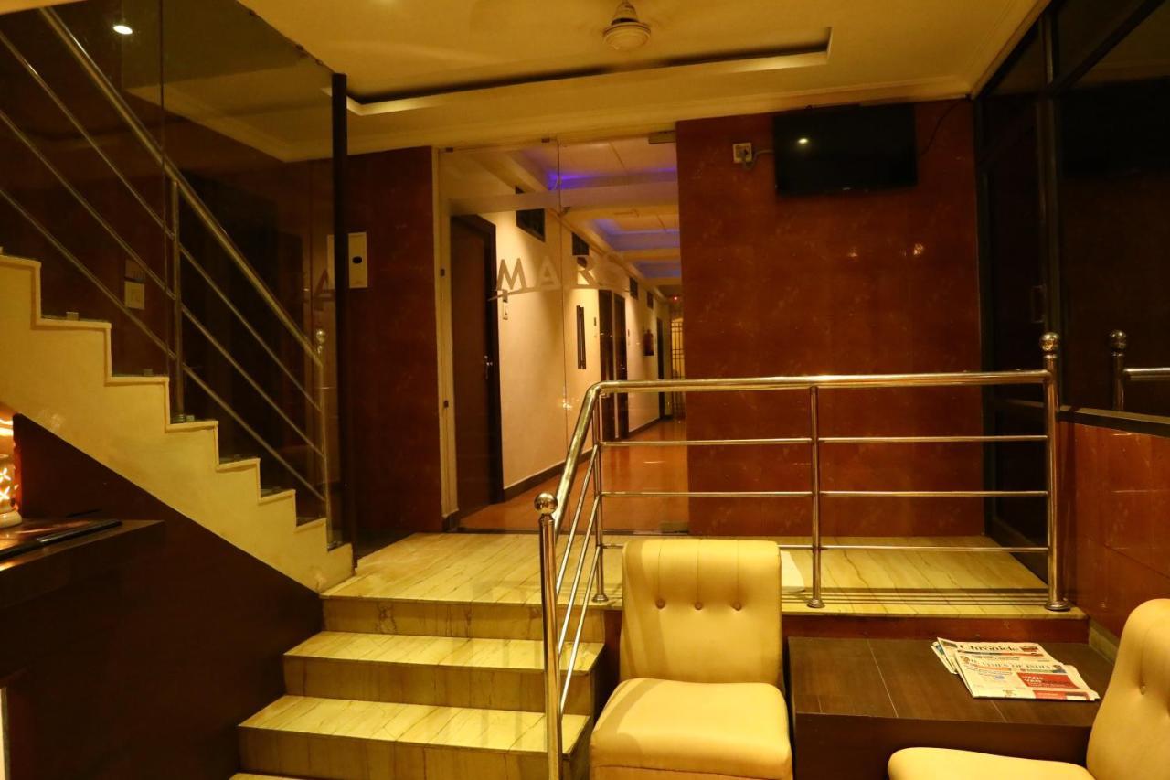 Deluxe Hotel Chennai Esterno foto