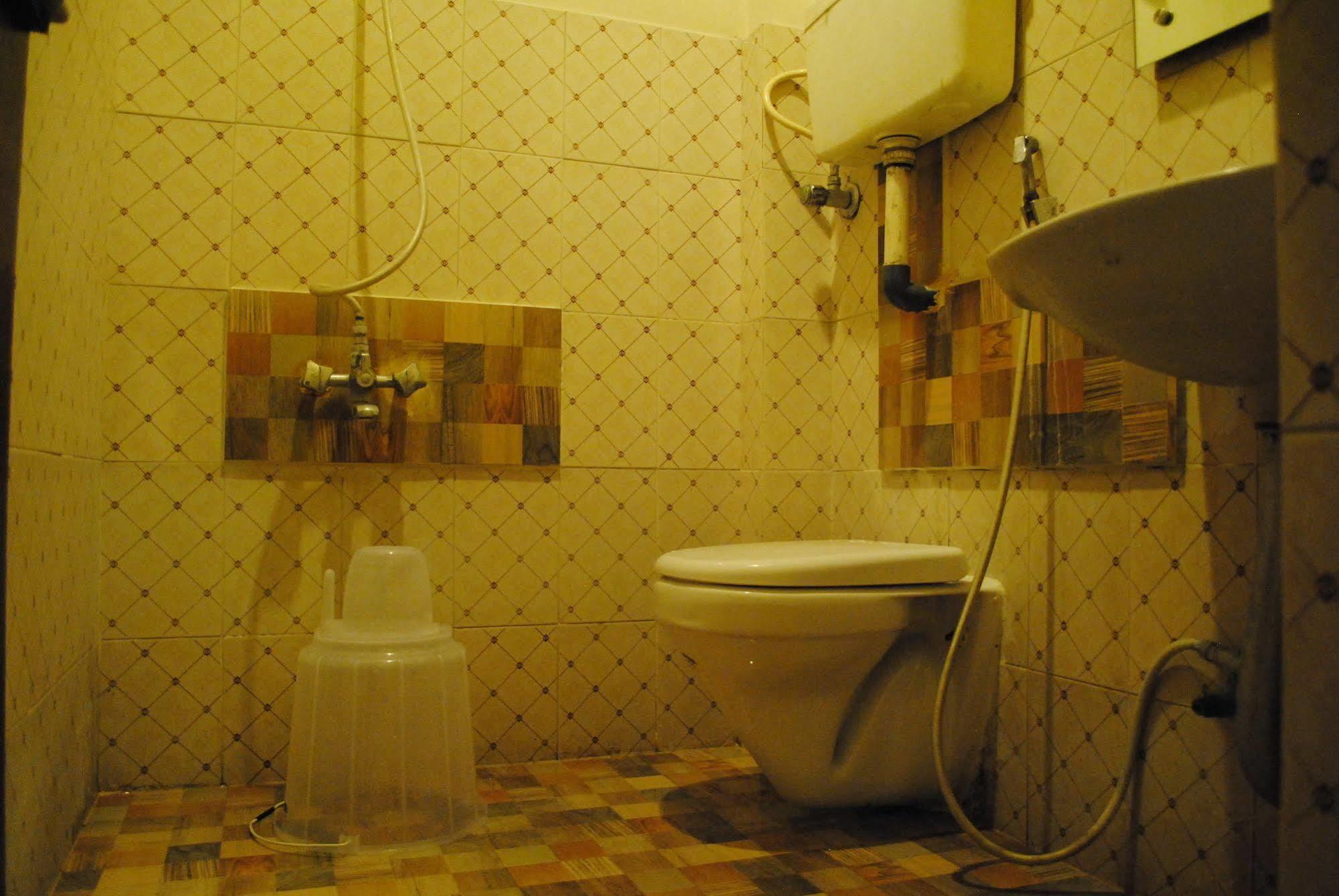 Deluxe Hotel Chennai Esterno foto