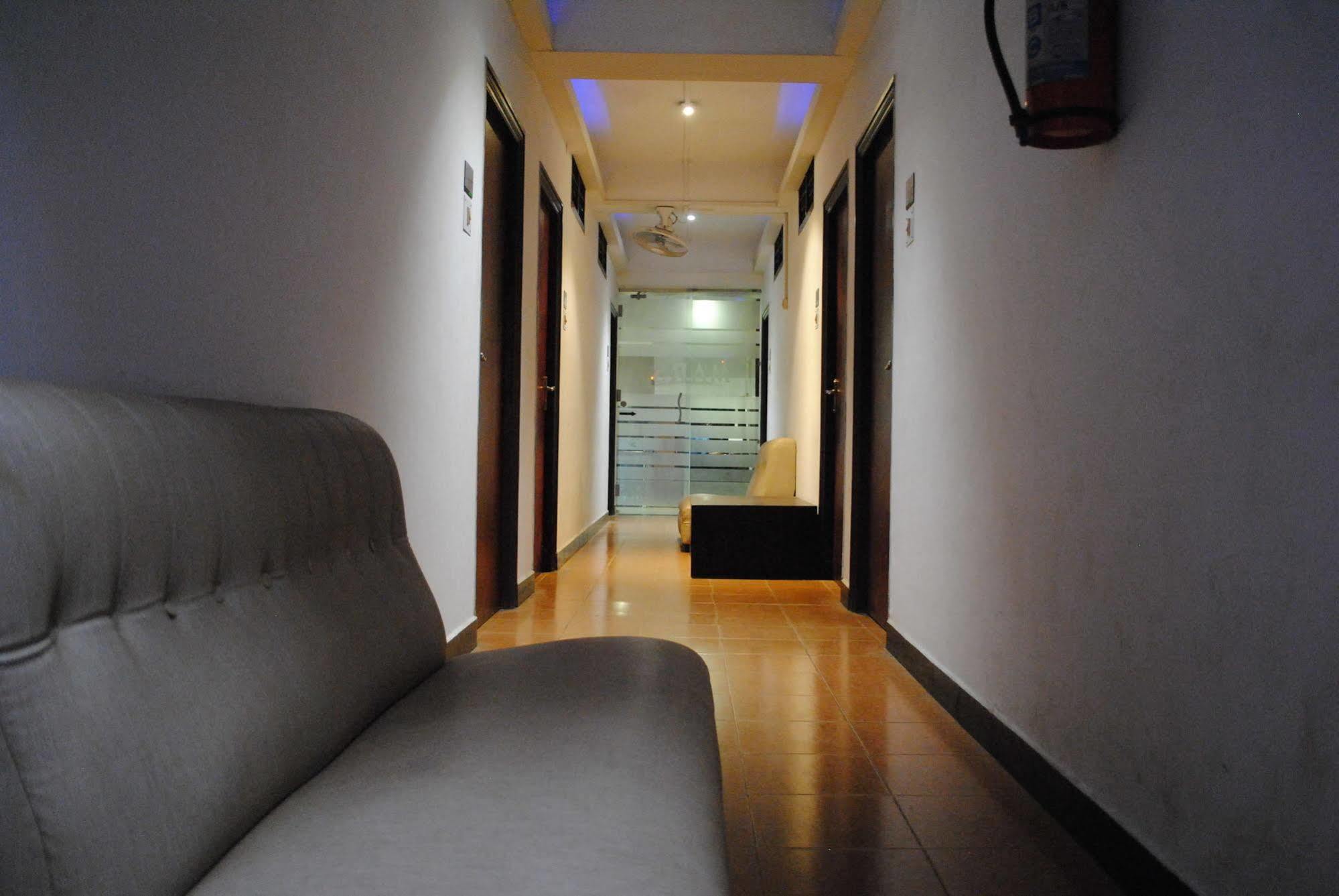 Deluxe Hotel Chennai Esterno foto