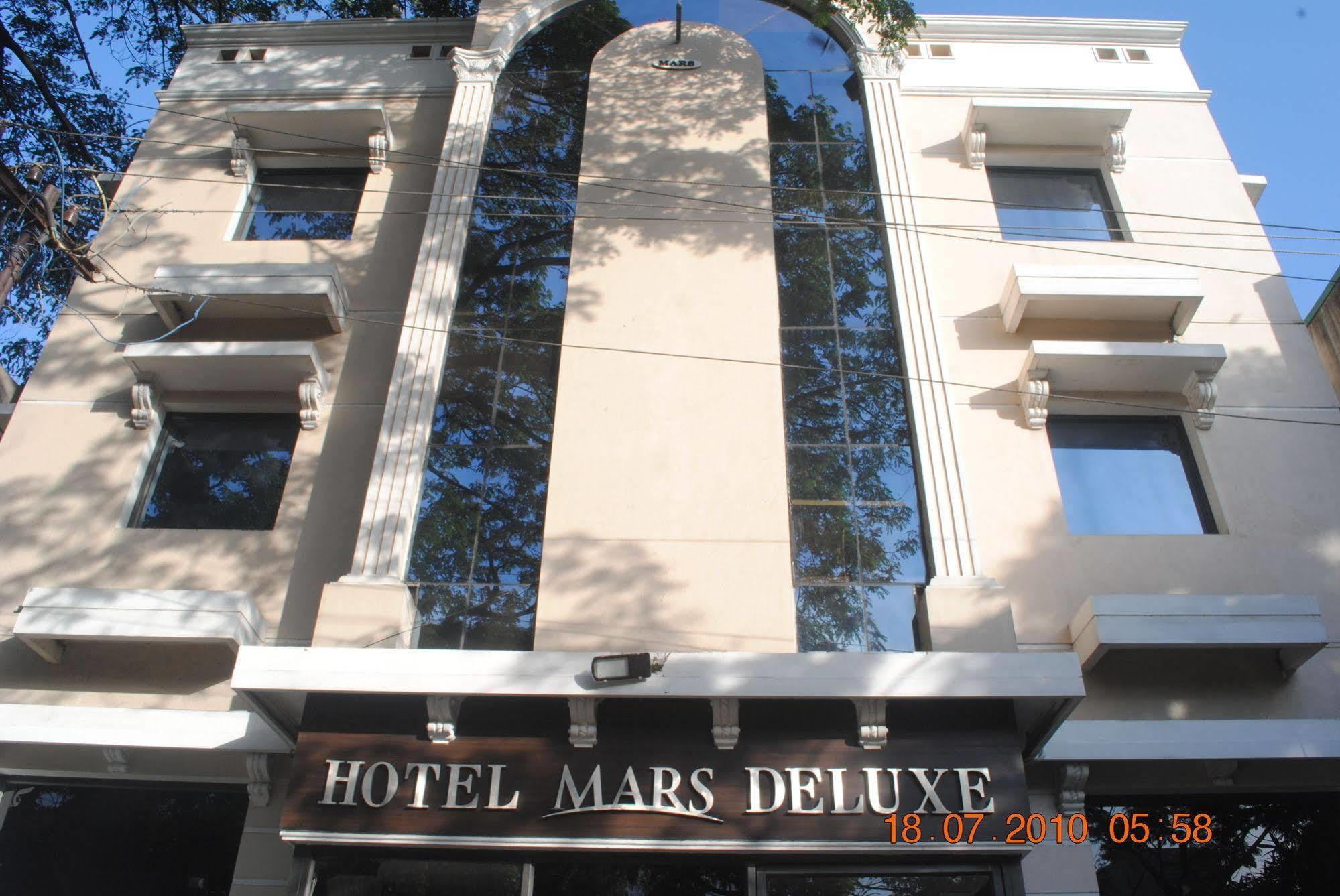 Deluxe Hotel Chennai Esterno foto