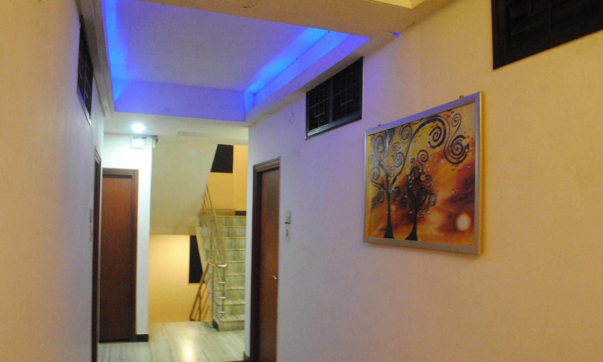 Deluxe Hotel Chennai Esterno foto
