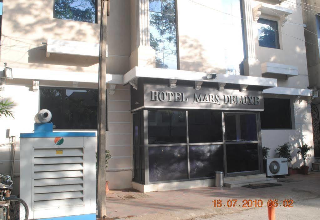 Deluxe Hotel Chennai Esterno foto