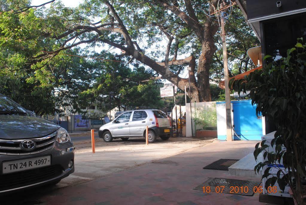 Deluxe Hotel Chennai Esterno foto